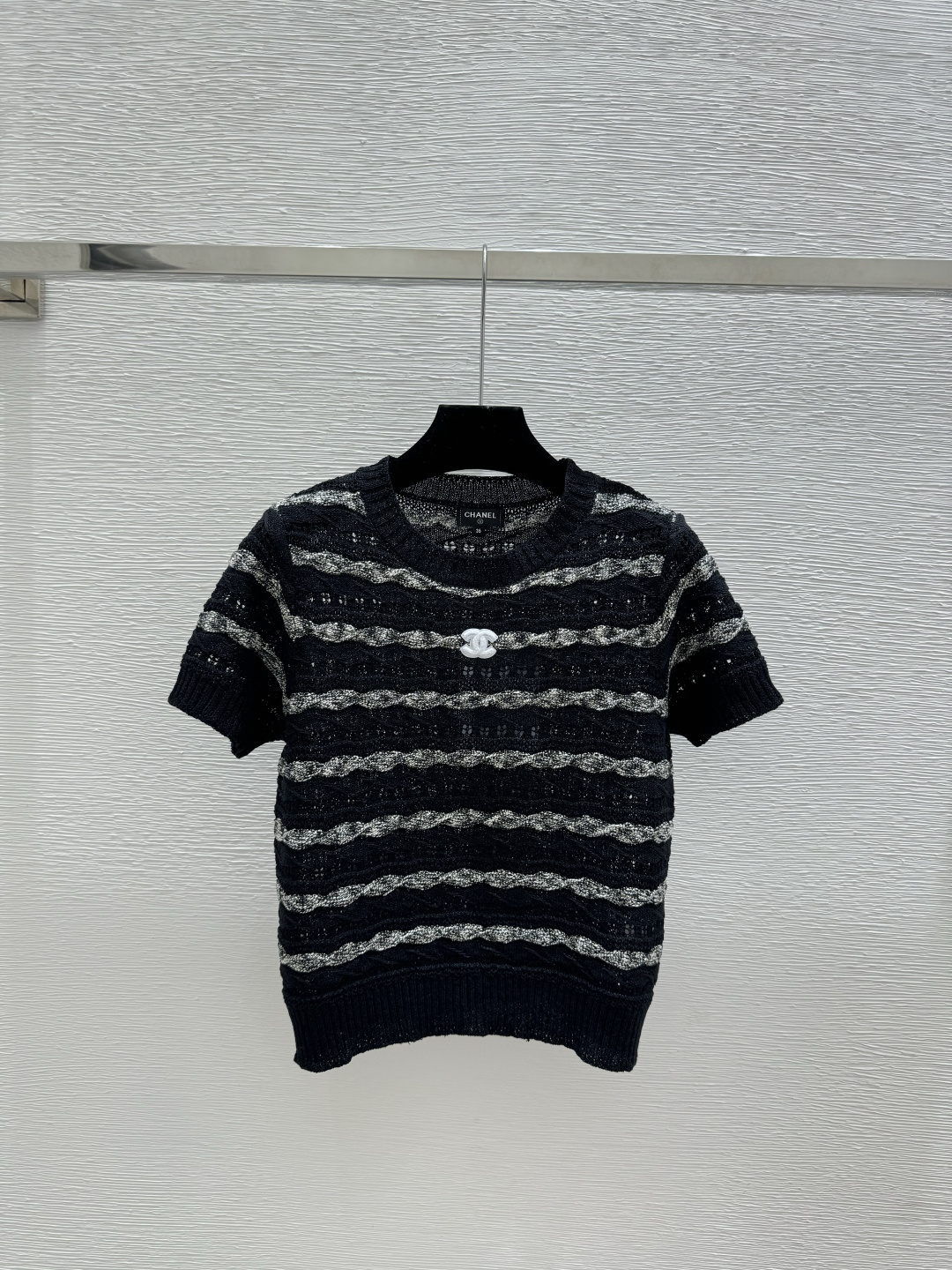 🆕CH家🆕 早春新款 撞色条纹镂空圆领针织短袖颜色：白色 黑色尺码：36.38.40