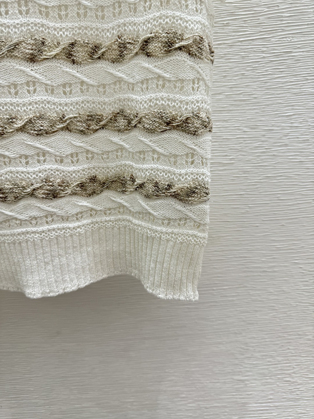 🆕CH家🆕 早春新款 撞色条纹镂空圆领针织短袖颜色：白色 黑色尺码：36.38.40