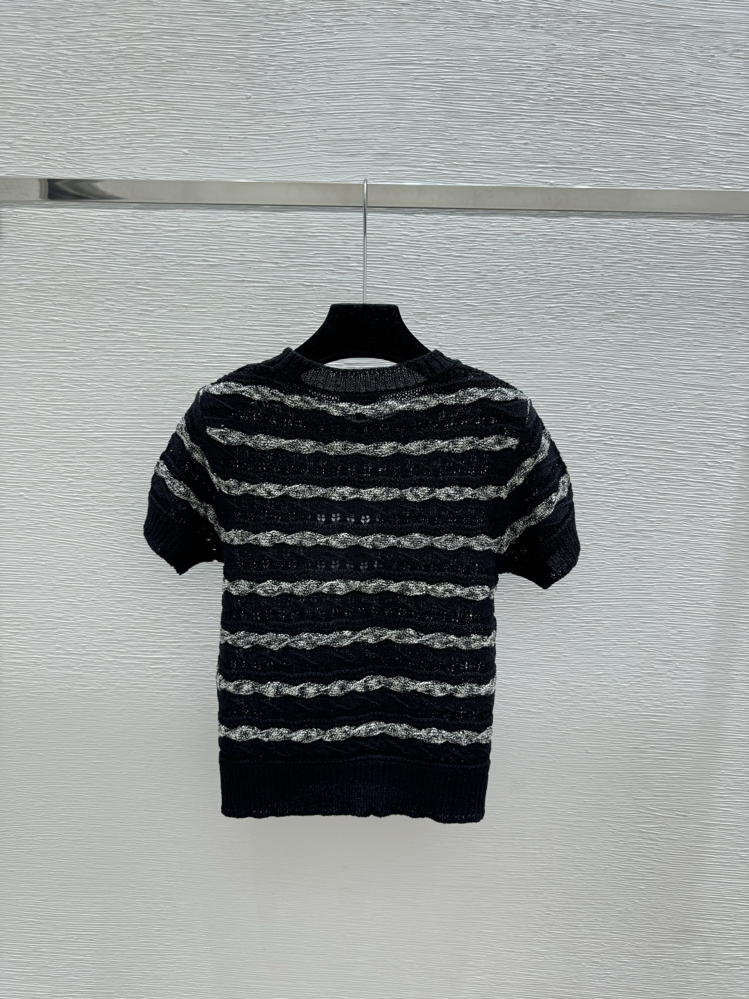 🆕CH家🆕 早春新款 撞色条纹镂空圆领针织短袖颜色：白色 黑色尺码：36.38.40