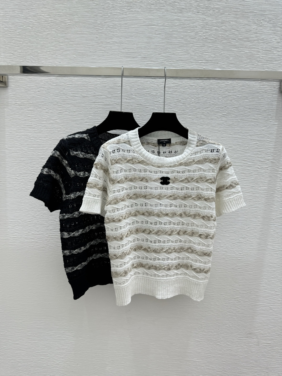 🆕CH家🆕 早春新款 撞色条纹镂空圆领针织短袖颜色：白色 黑色尺码：36.38.40