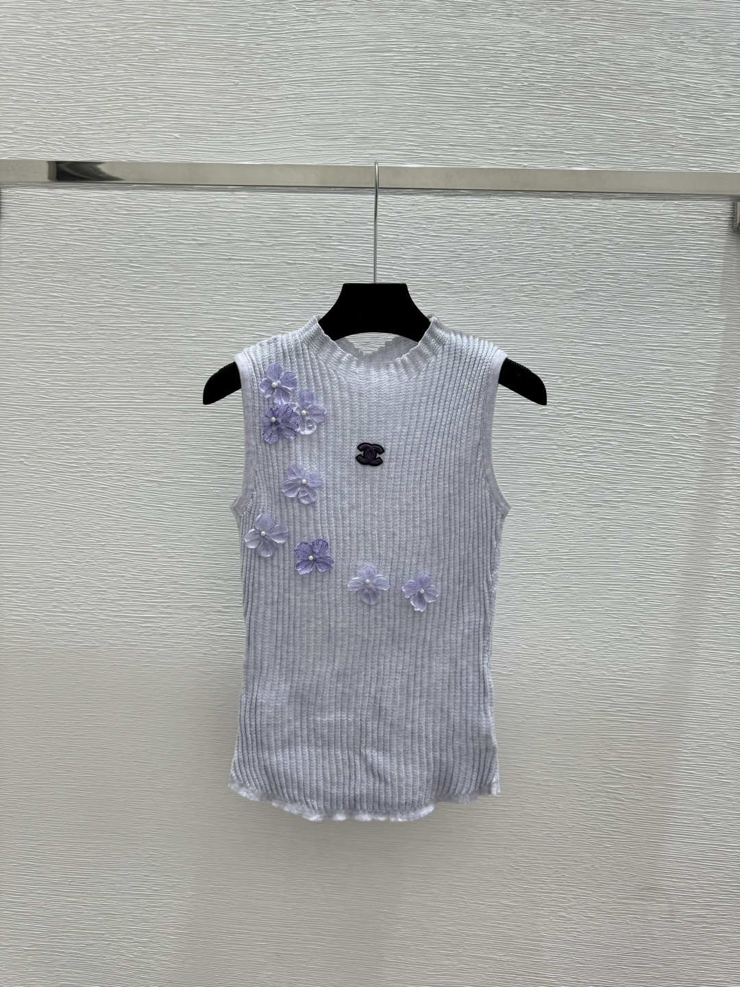 🆕CH家🆕 早春新款 纯色花卉高领针织背心颜色：白色 紫色尺码：36.38.40