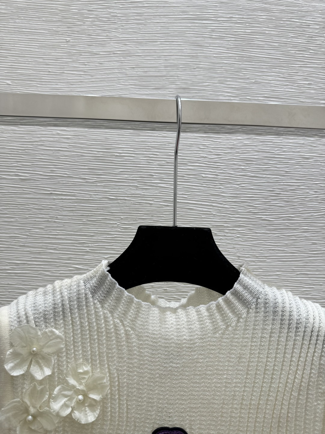 🆕CH家🆕 早春新款 纯色花卉高领针织背心颜色：白色 紫色尺码：36.38.40