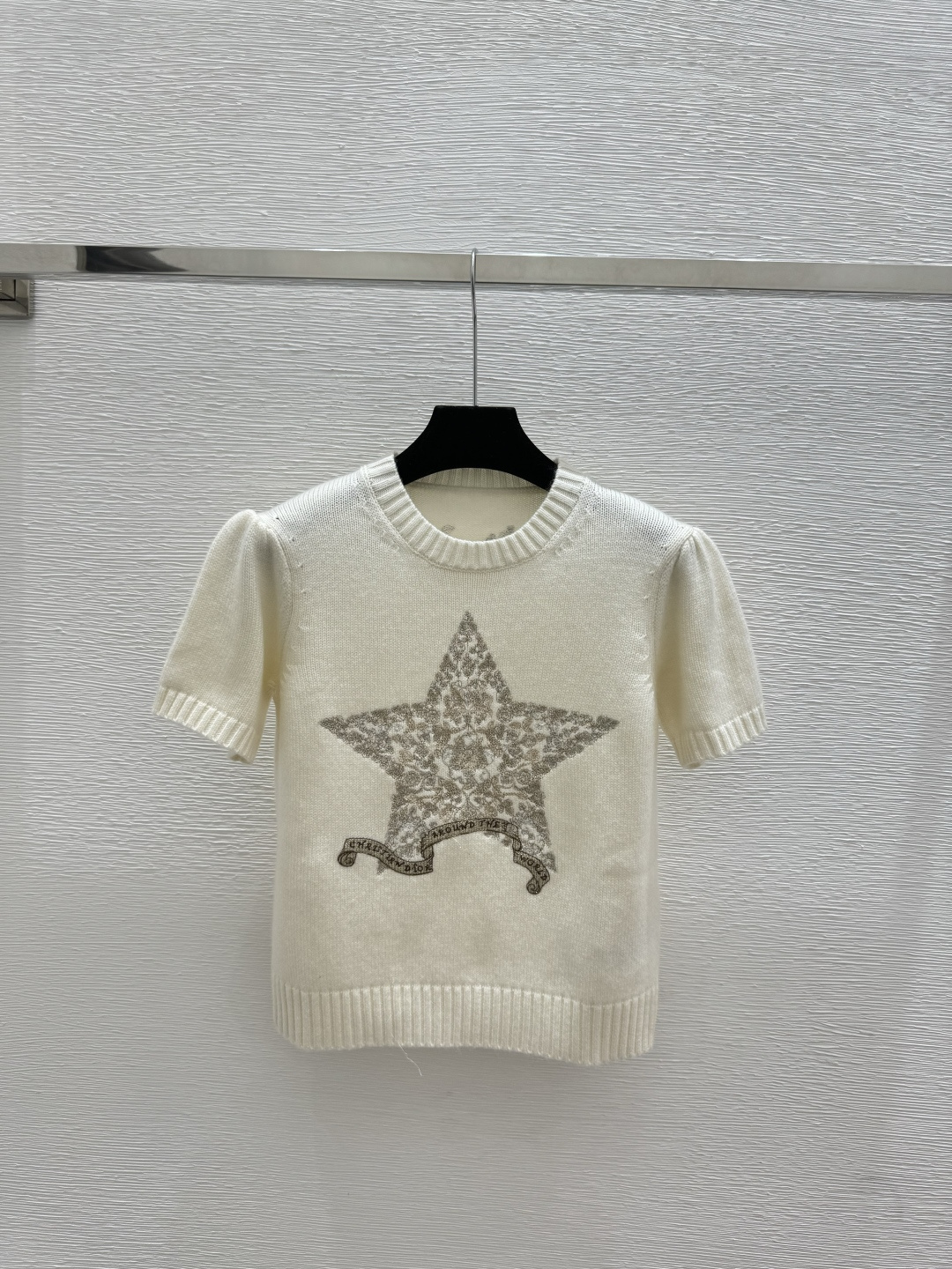 🆕D家🆕 早春新款 撞色五角星字母刺绣圆领针织短袖颜色：白色尺码：36.38.40