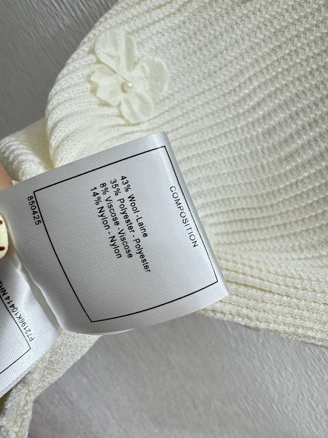 🆕CH家🆕 早春新款 纯色花卉高领针织背心颜色：白色 紫色尺码：36.38.40