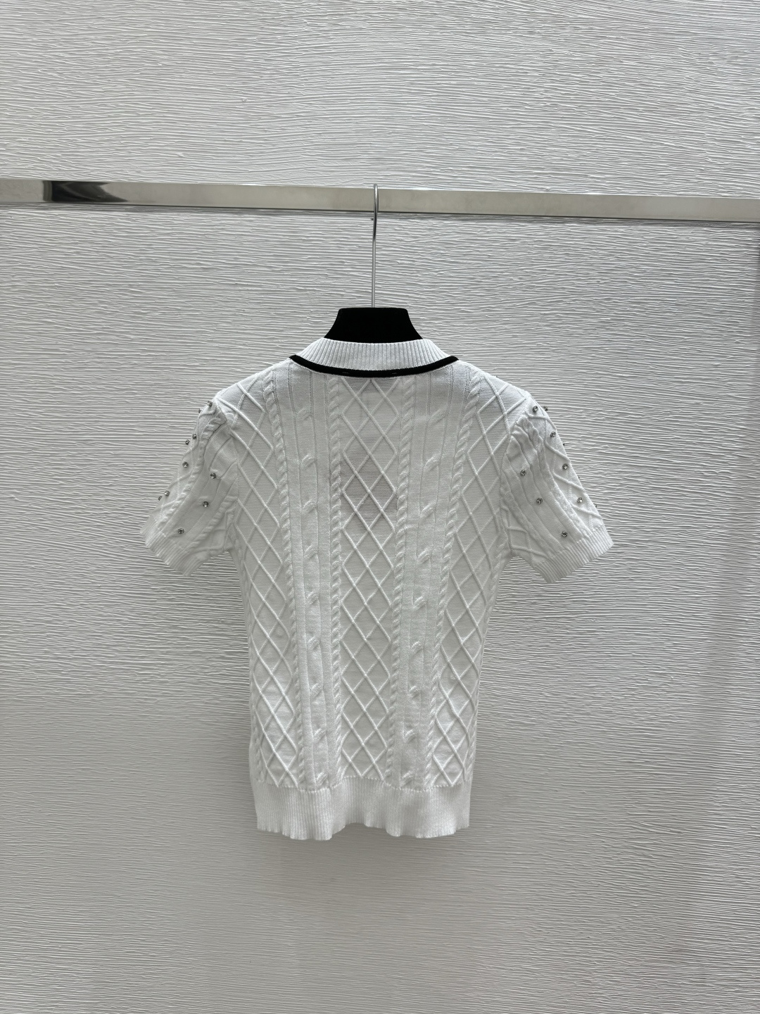 🆕M家🆕 早春新款 纯色钉珠圆领针织短袖颜色：白色 灰色尺码：36.38.40