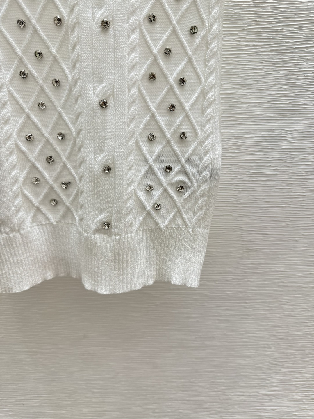 🆕M家🆕 早春新款 纯色钉珠圆领针织短袖颜色：白色 灰色尺码：36.38.40