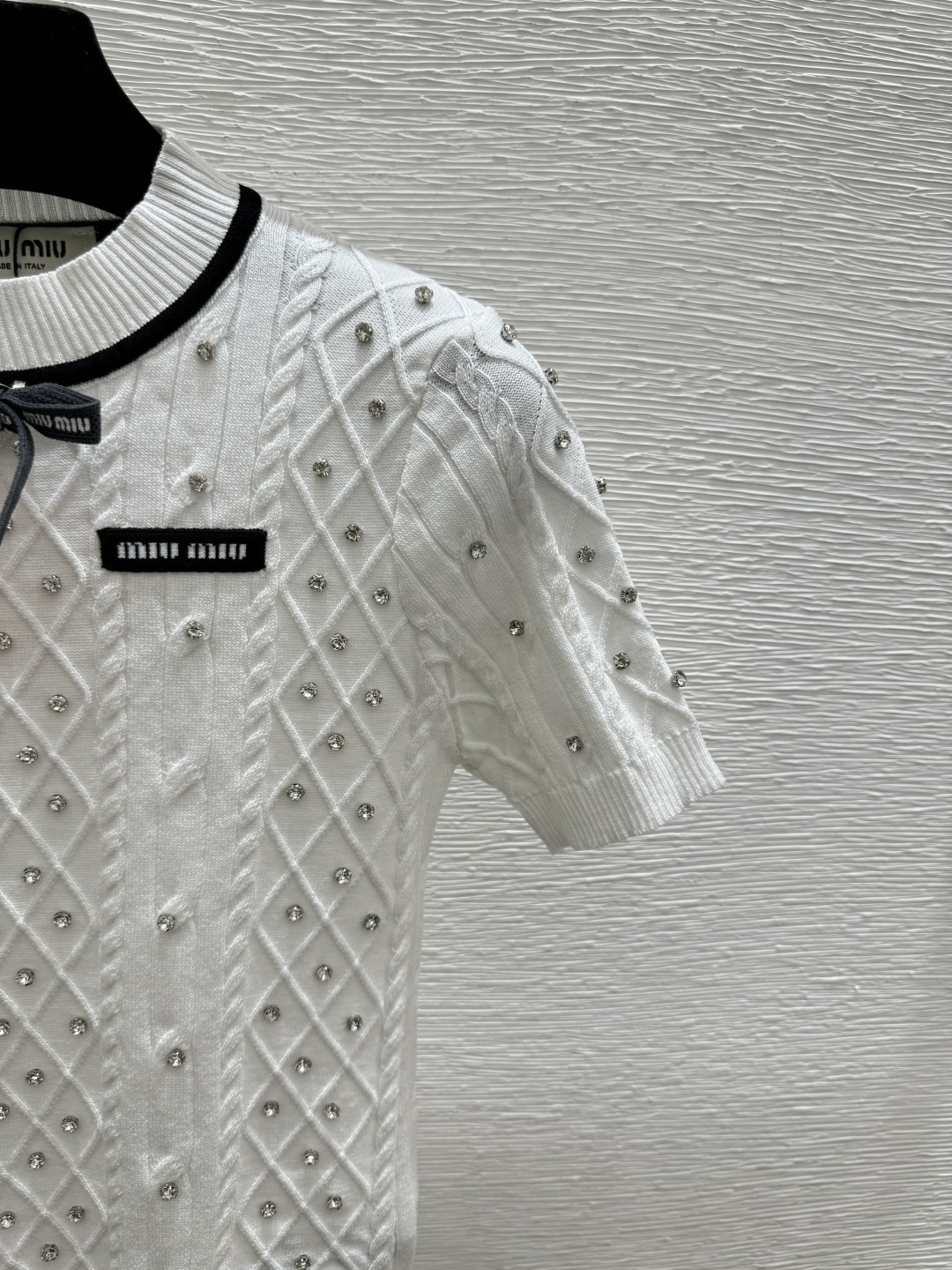 🆕M家🆕 早春新款 纯色钉珠圆领针织短袖颜色：白色 灰色尺码：36.38.40