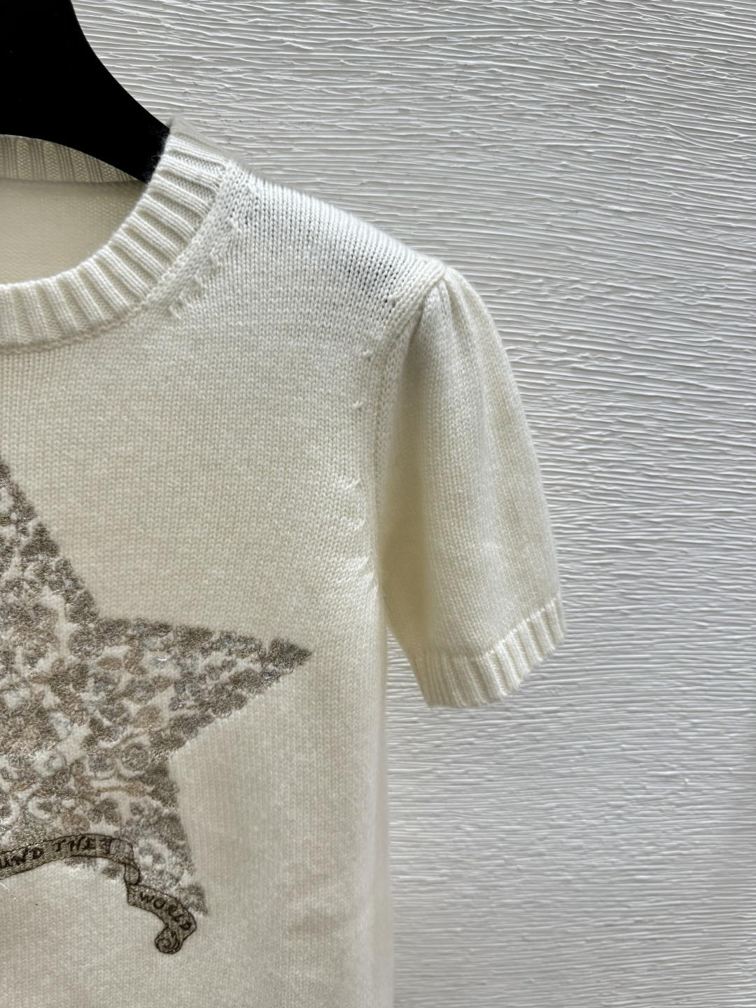 🆕D家🆕 早春新款 撞色五角星字母刺绣圆领针织短袖颜色：白色尺码：36.38.40