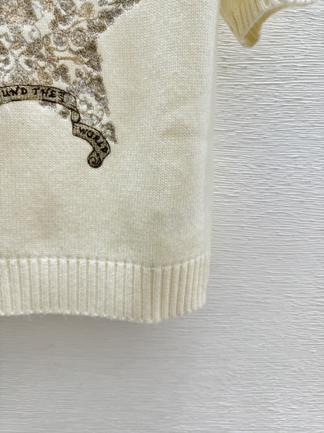 🆕D家🆕 早春新款 撞色五角星字母刺绣圆领针织短袖颜色：白色尺码：36.38.40