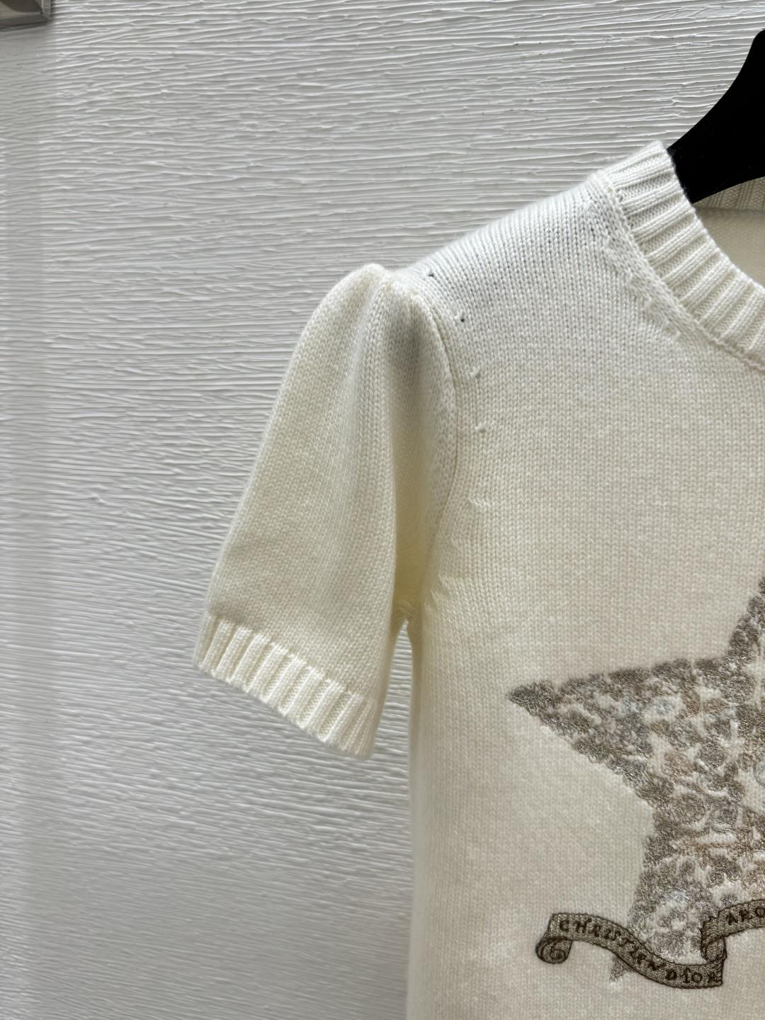 🆕D家🆕 早春新款 撞色五角星字母刺绣圆领针织短袖颜色：白色尺码：36.38.40