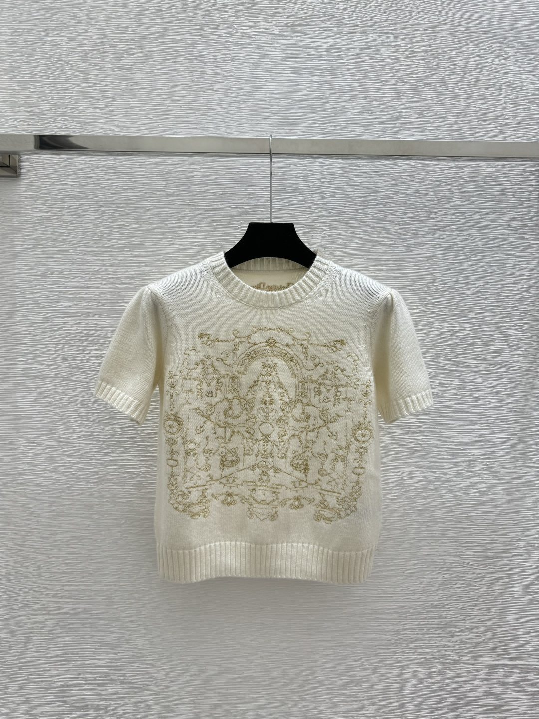 🆕D家🆕 早春新款 撞色五角星圆领针织短袖颜色：白色 尺码：36.38.40