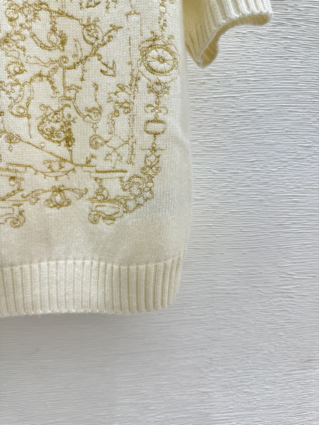 🆕D家🆕 早春新款 撞色五角星圆领针织短袖颜色：白色 尺码：36.38.40