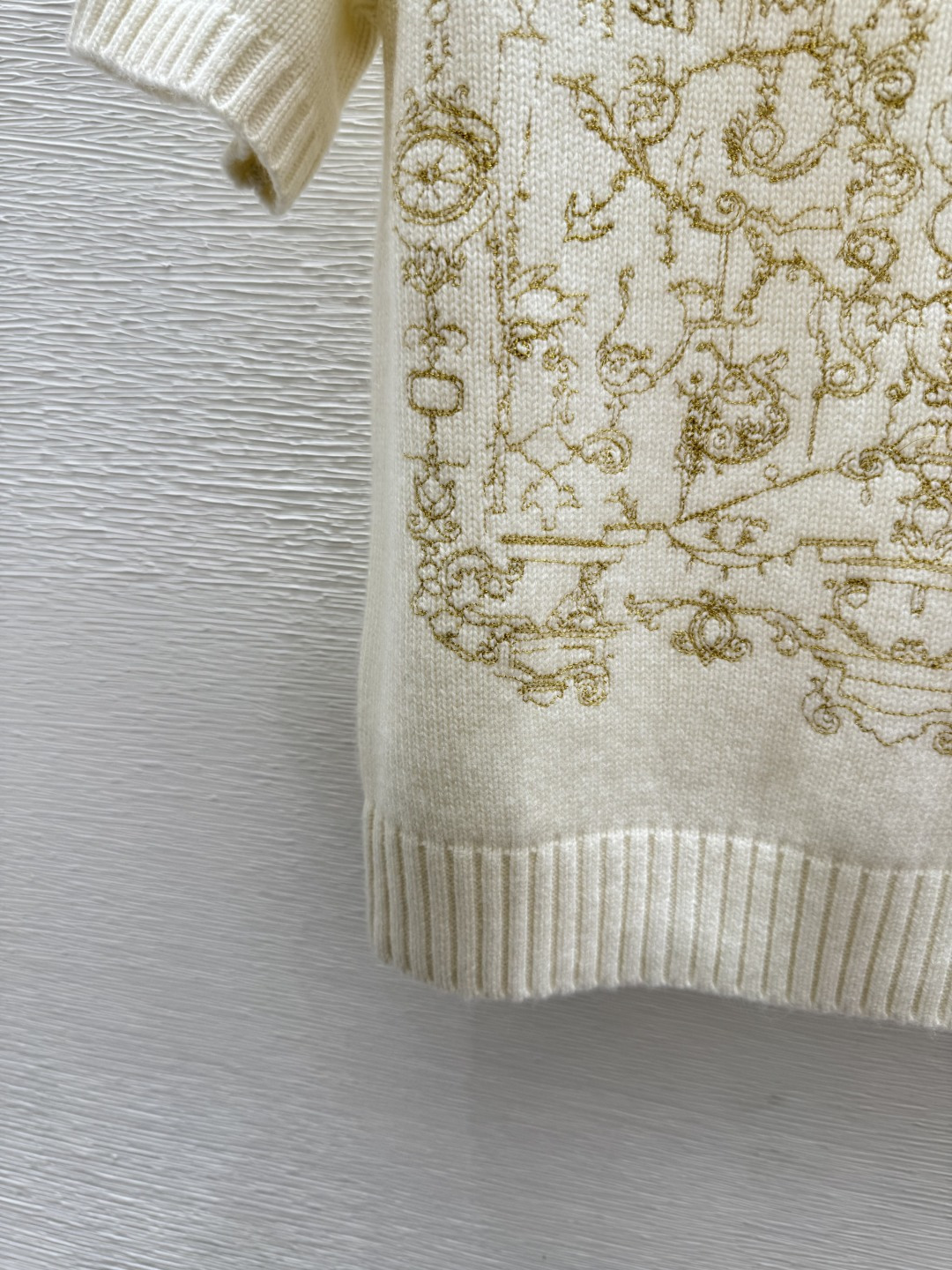 🆕D家🆕 早春新款 撞色五角星圆领针织短袖颜色：白色 尺码：36.38.40