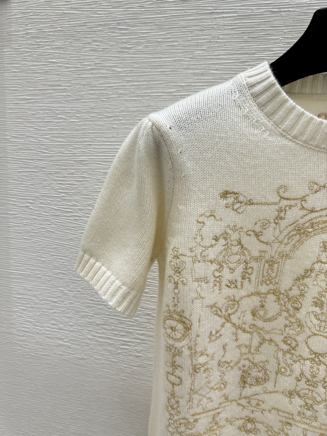 🆕D家🆕 早春新款 撞色五角星圆领针织短袖颜色：白色 尺码：36.38.40