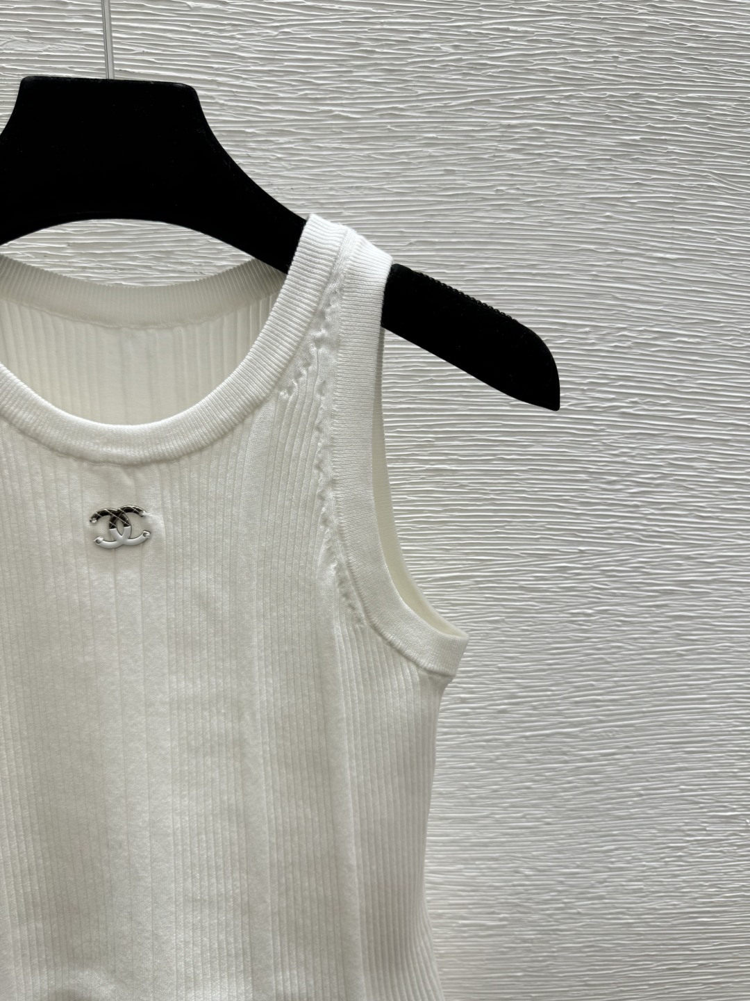 🆕CH家🆕 早春新款 纯色简约圆领针织背心颜色：白色 尺码：36.38.40