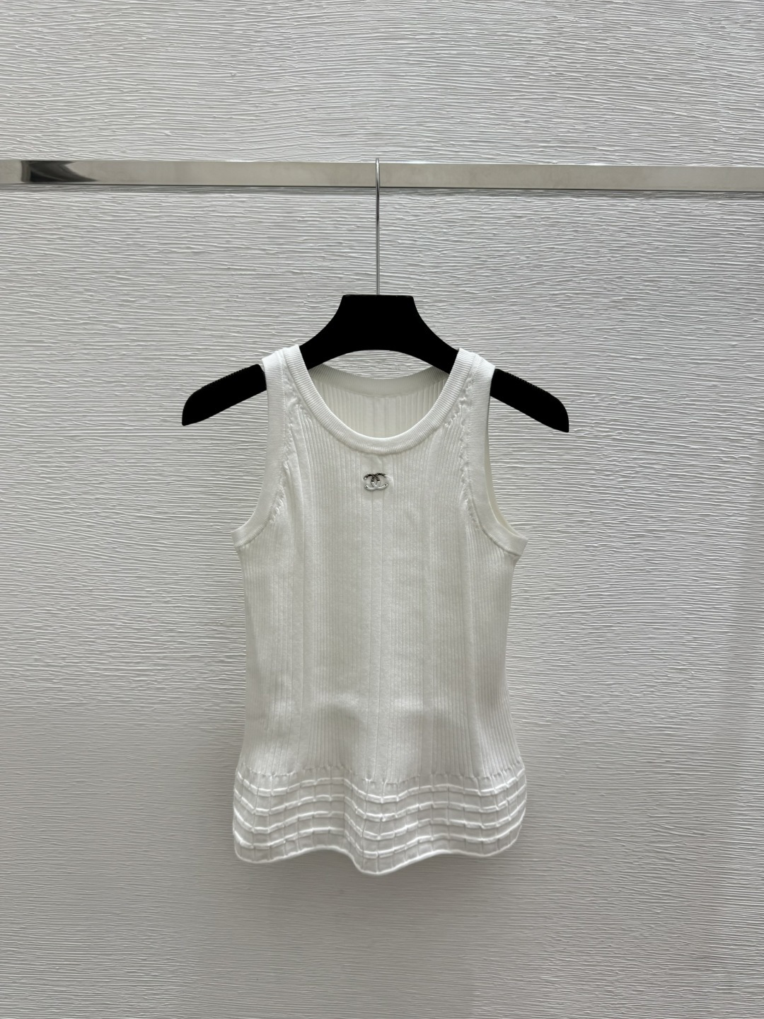 🆕CH家🆕 早春新款 纯色简约圆领针织背心颜色：白色 尺码：36.38.40