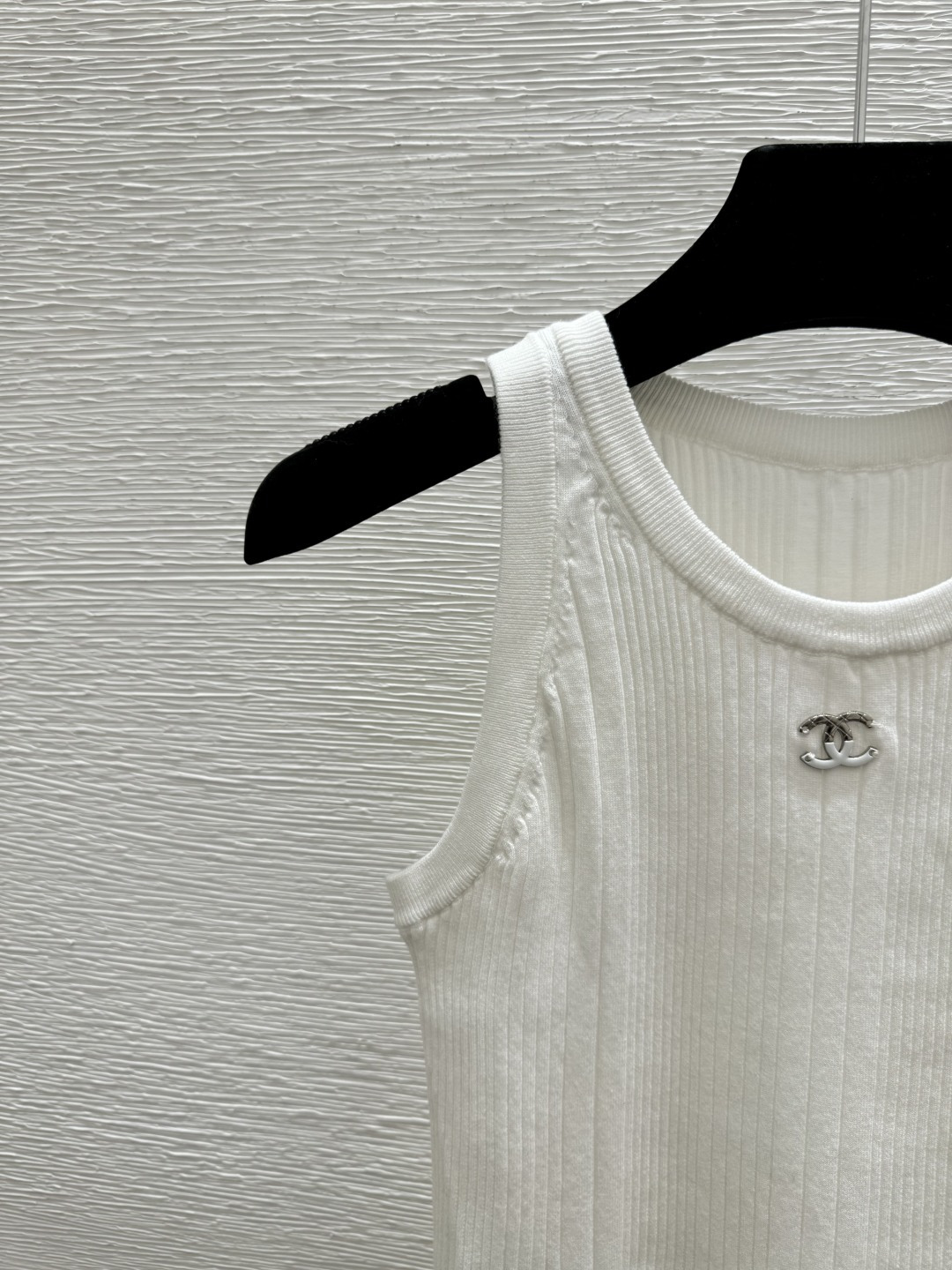 🆕CH家🆕 早春新款 纯色简约圆领针织背心颜色：白色 尺码：36.38.40