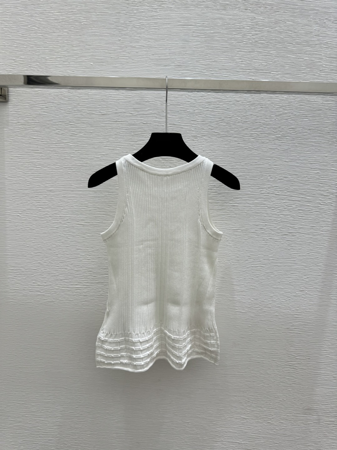 🆕CH家🆕 早春新款 纯色简约圆领针织背心颜色：白色 尺码：36.38.40