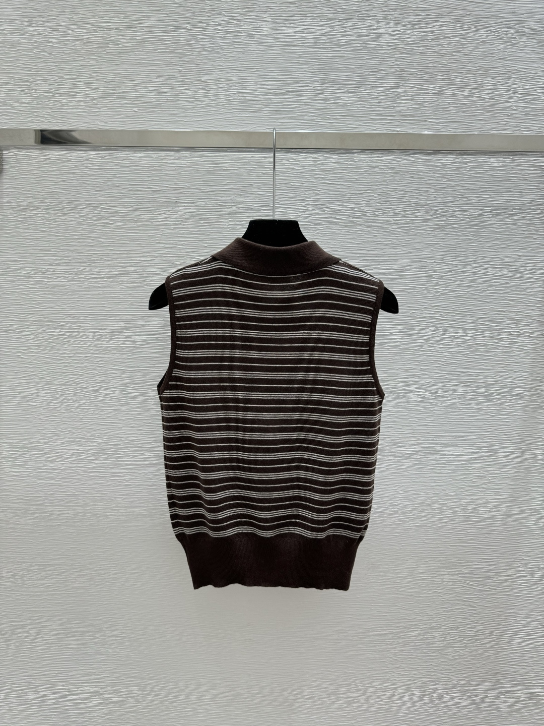 🆕M家🆕 早春新款 撞色条纹翻领针织背心颜色：白色 咖啡尺码：36.38.40