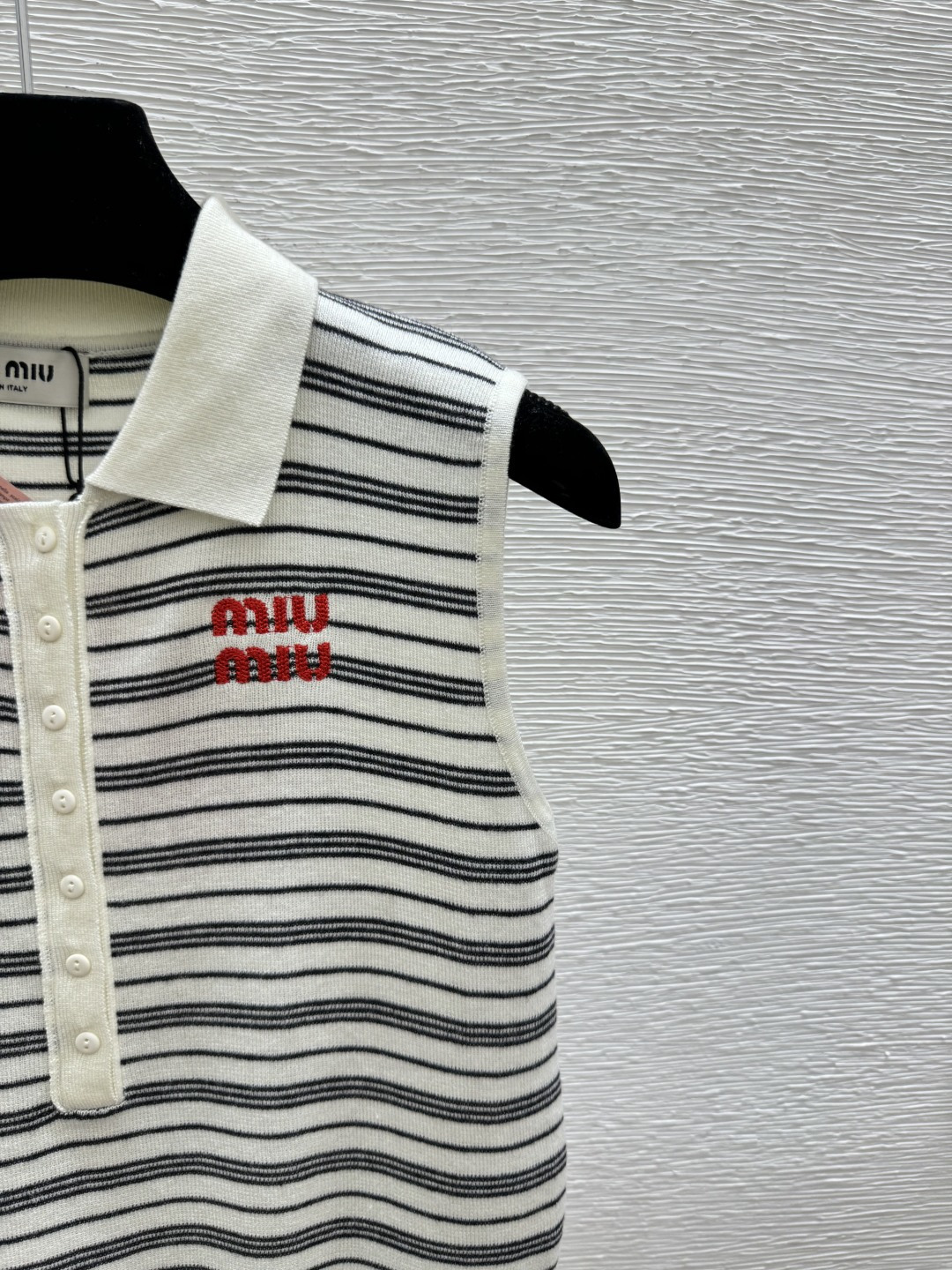 🆕M家🆕 早春新款 撞色条纹翻领针织背心颜色：白色 咖啡尺码：36.38.40