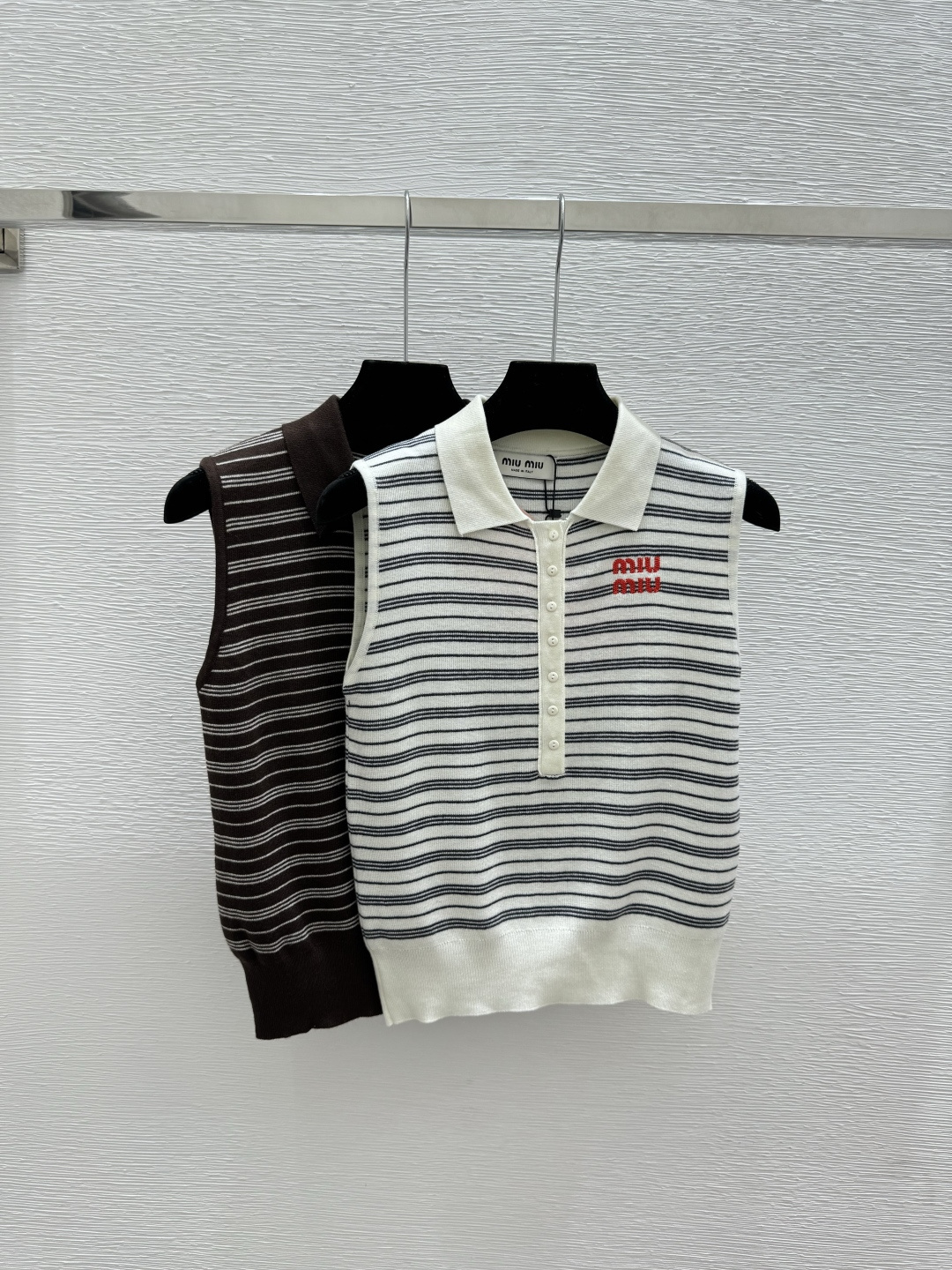 🆕M家🆕 早春新款 撞色条纹翻领针织背心颜色：白色 咖啡尺码：36.38.40