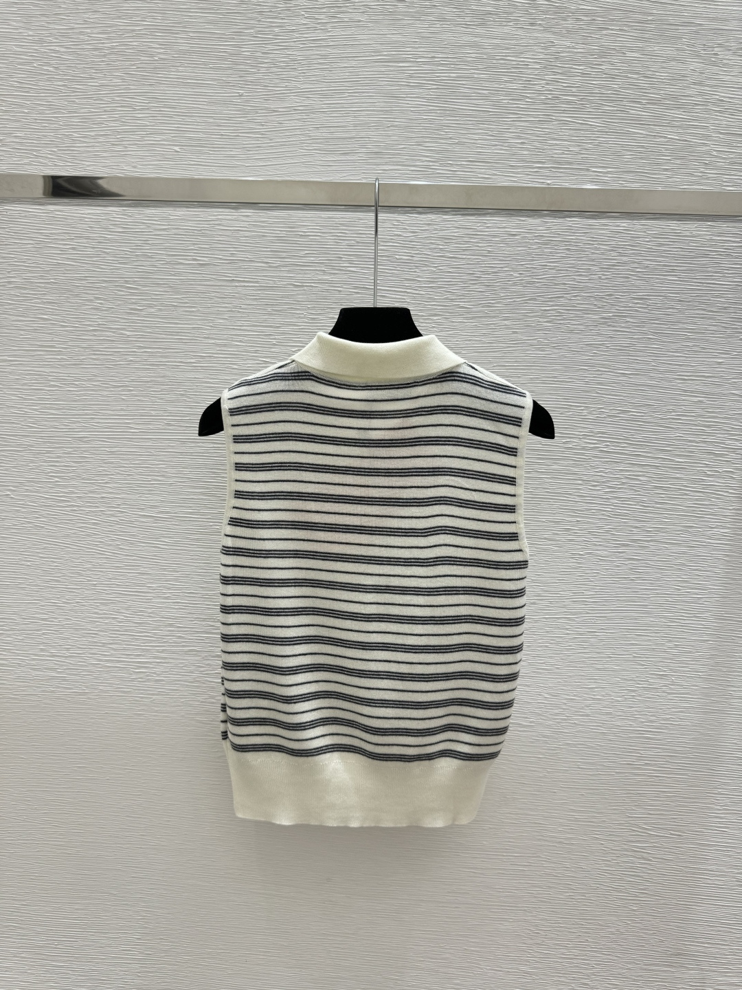 🆕M家🆕 早春新款 撞色条纹翻领针织背心颜色：白色 咖啡尺码：36.38.40
