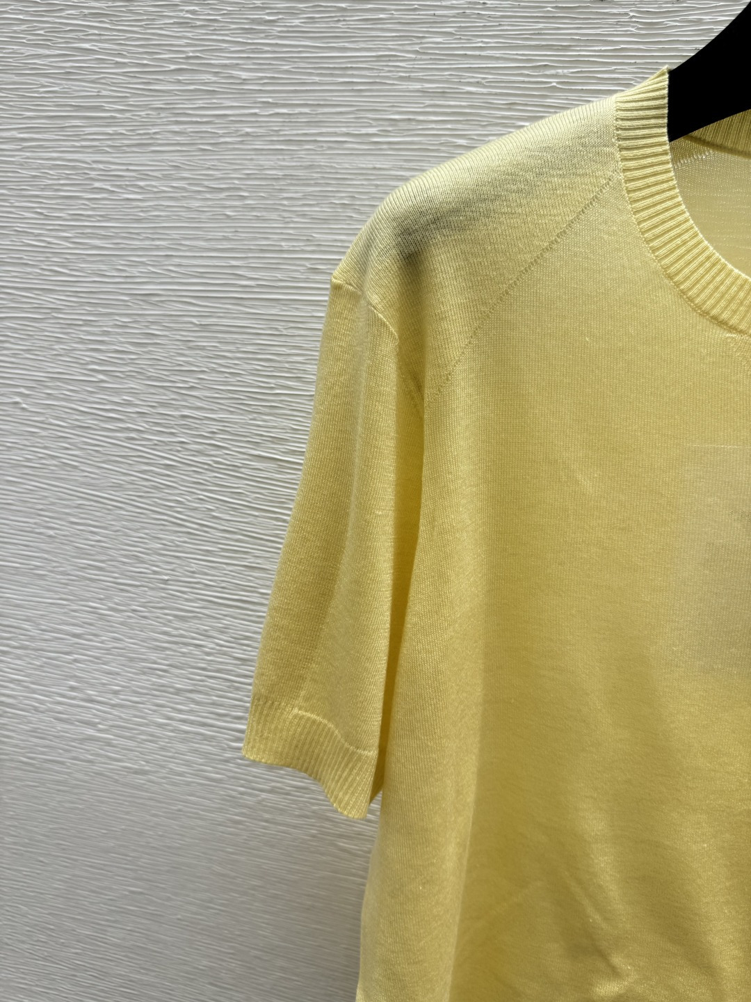 🆕CH家🆕 早春新款 纯色简约圆领针织短袖颜色：黄色 卡其 灰色 黑色尺码：36.38.40