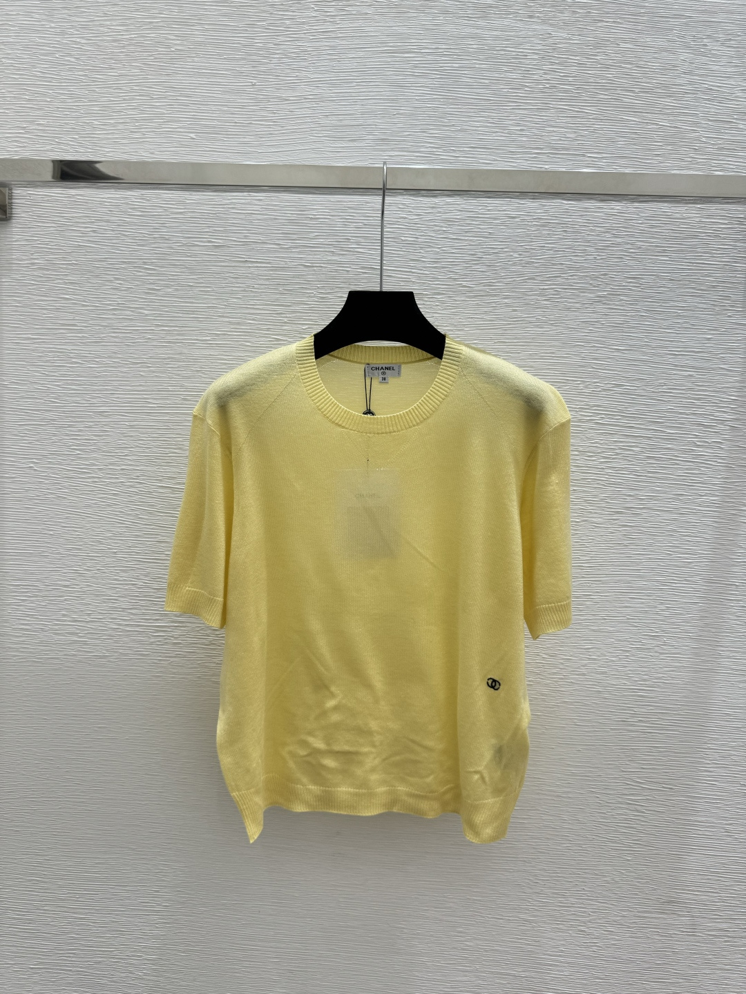 🆕CH家🆕 早春新款 纯色简约圆领针织短袖颜色：黄色 卡其 灰色 黑色尺码：36.38.40