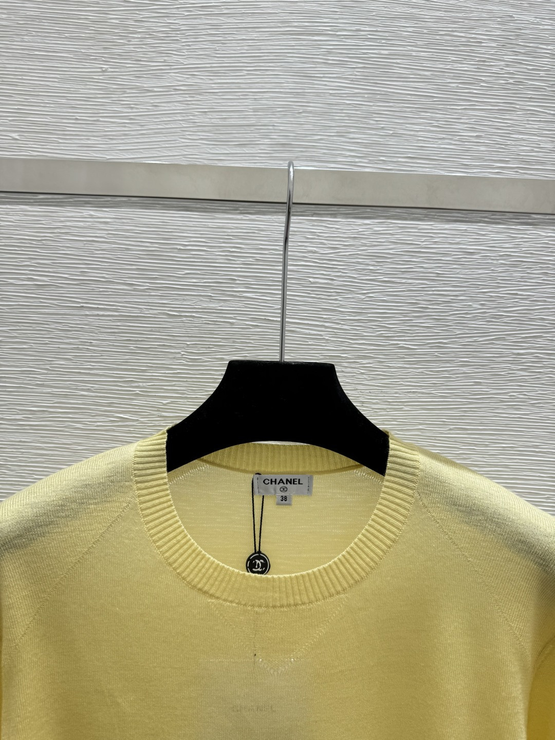 🆕CH家🆕 早春新款 纯色简约圆领针织短袖颜色：黄色 卡其 灰色 黑色尺码：36.38.40