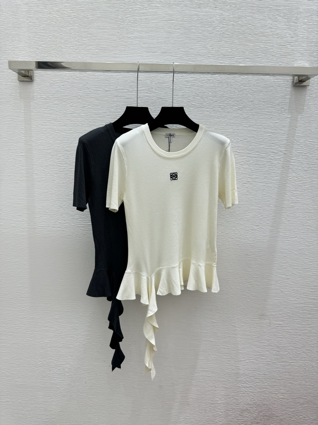 🆕LO家🆕 早春新款 纯色简约圆领针织短袖颜色：白色 灰色尺码：36.38.40