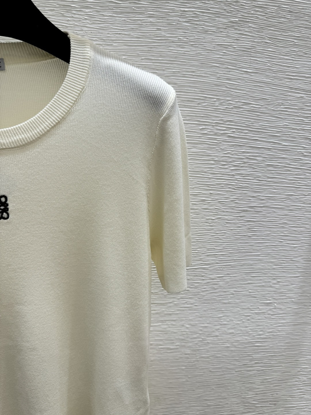 🆕LO家🆕 早春新款 纯色简约圆领针织短袖颜色：白色 灰色尺码：36.38.40