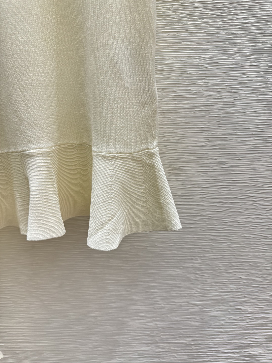 🆕LO家🆕 早春新款 纯色简约圆领针织短袖颜色：白色 灰色尺码：36.38.40