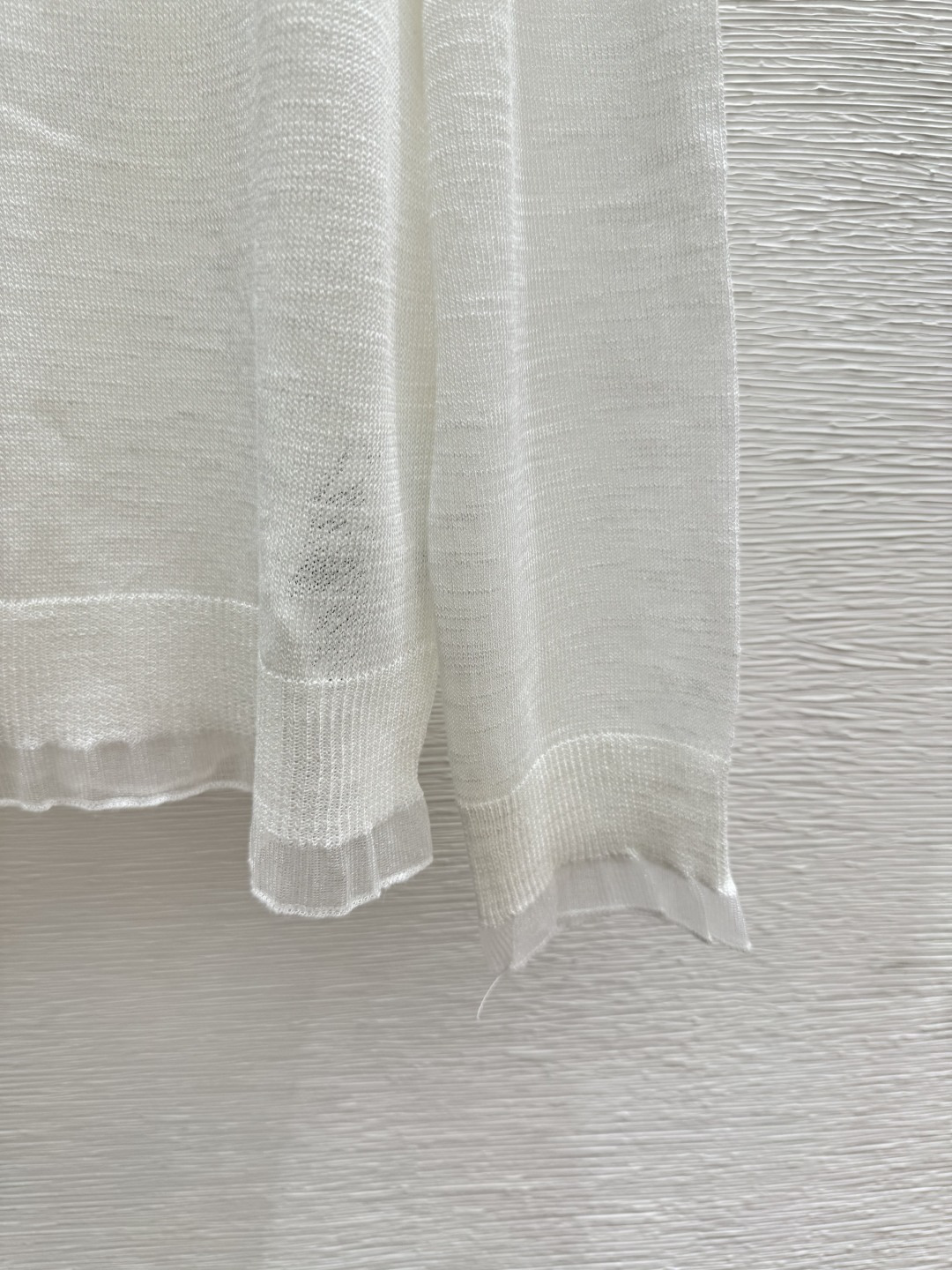 🆕Y家🆕 早春新款 纯色简约V领针织长袖开衫颜色：白色 黑色尺码：36.38.40