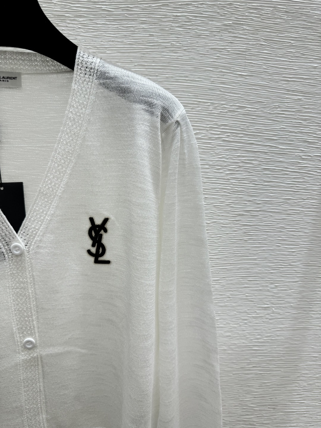 🆕Y家🆕 早春新款 纯色简约V领针织长袖开衫颜色：白色 黑色尺码：36.38.40