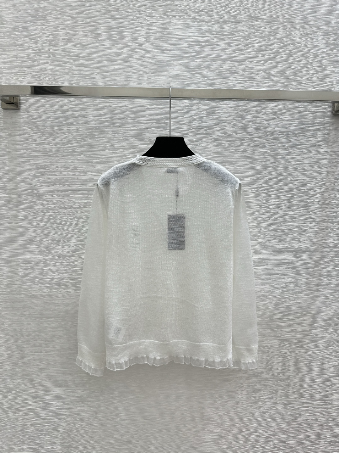 🆕Y家🆕 早春新款 纯色简约V领针织长袖开衫颜色：白色 黑色尺码：36.38.40