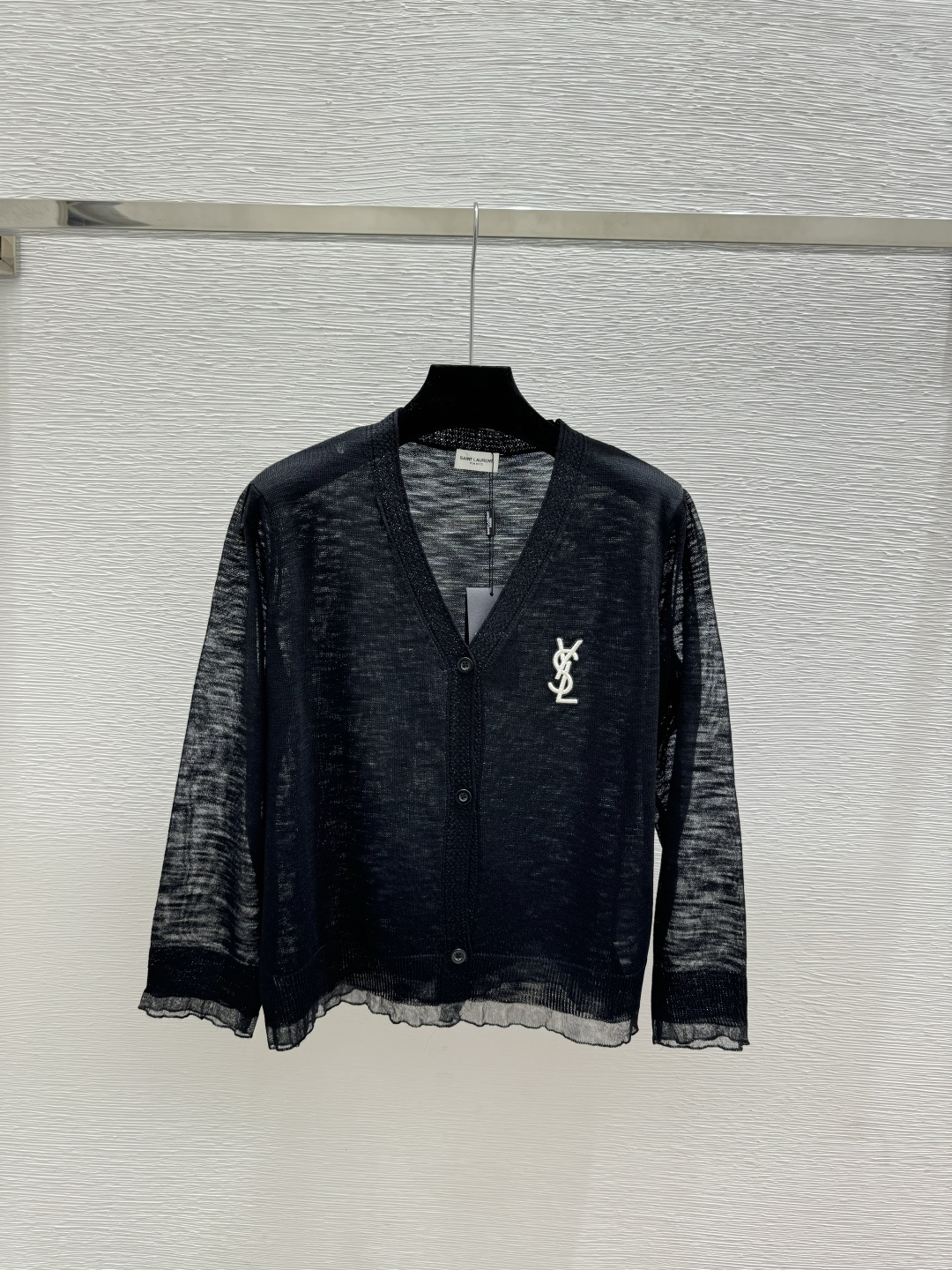 🆕Y家🆕 早春新款 纯色简约V领针织长袖开衫颜色：白色 黑色尺码：36.38.40