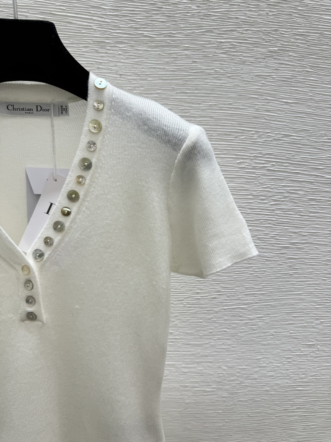 🆕D家🆕 早春新款 纯色简约V领针织短袖颜色：白色 浅灰 深灰尺码：36.38.40