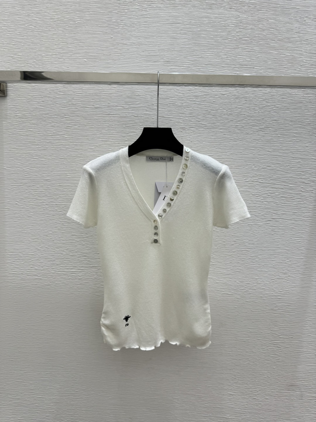 🆕D家🆕 早春新款 纯色简约V领针织短袖颜色：白色 浅灰 深灰尺码：36.38.40