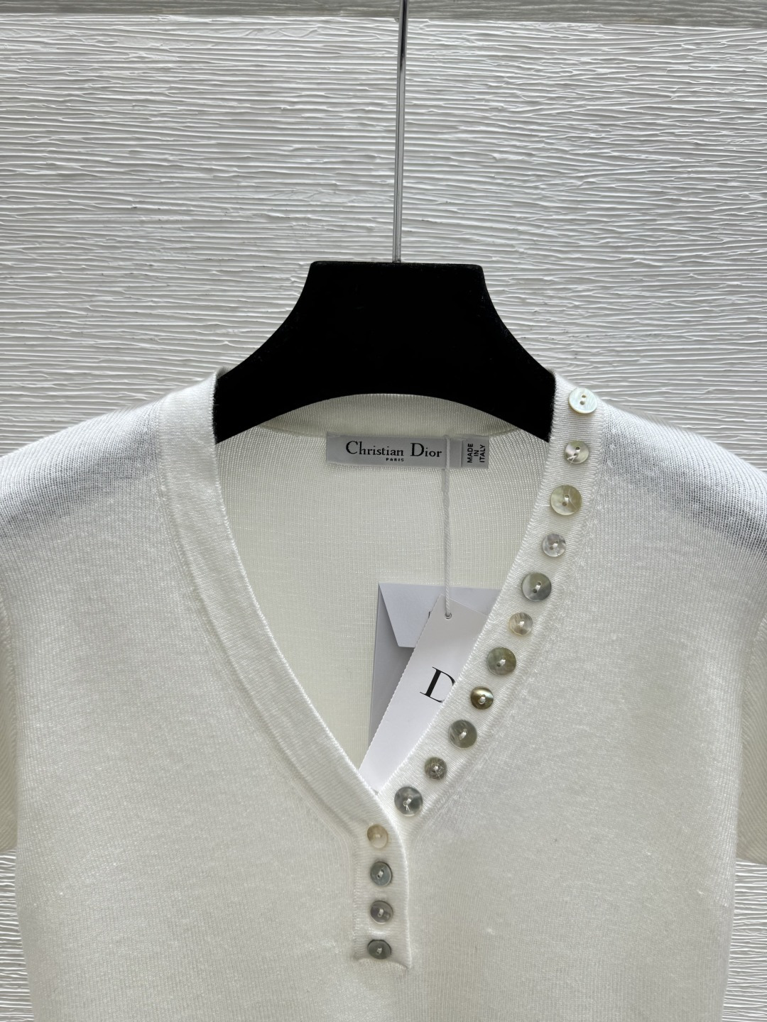 🆕D家🆕 早春新款 纯色简约V领针织短袖颜色：白色 浅灰 深灰尺码：36.38.40