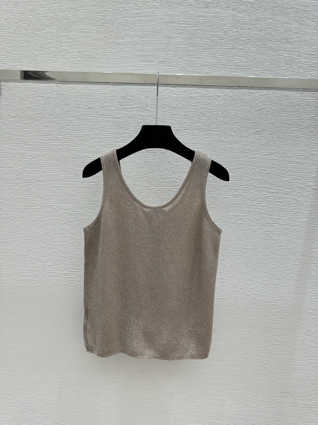 🆕CH家🆕 早春新款 纯色烫钻圆领针织背心颜色：绿色 卡其尺码：36.38.40