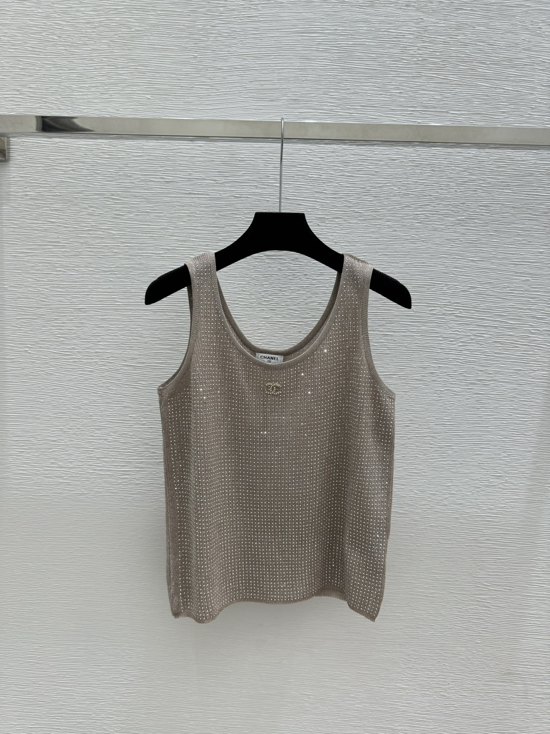 🆕CH家🆕 早春新款 纯色烫钻圆领针织背心颜色：绿色 卡其尺码：36.38.40