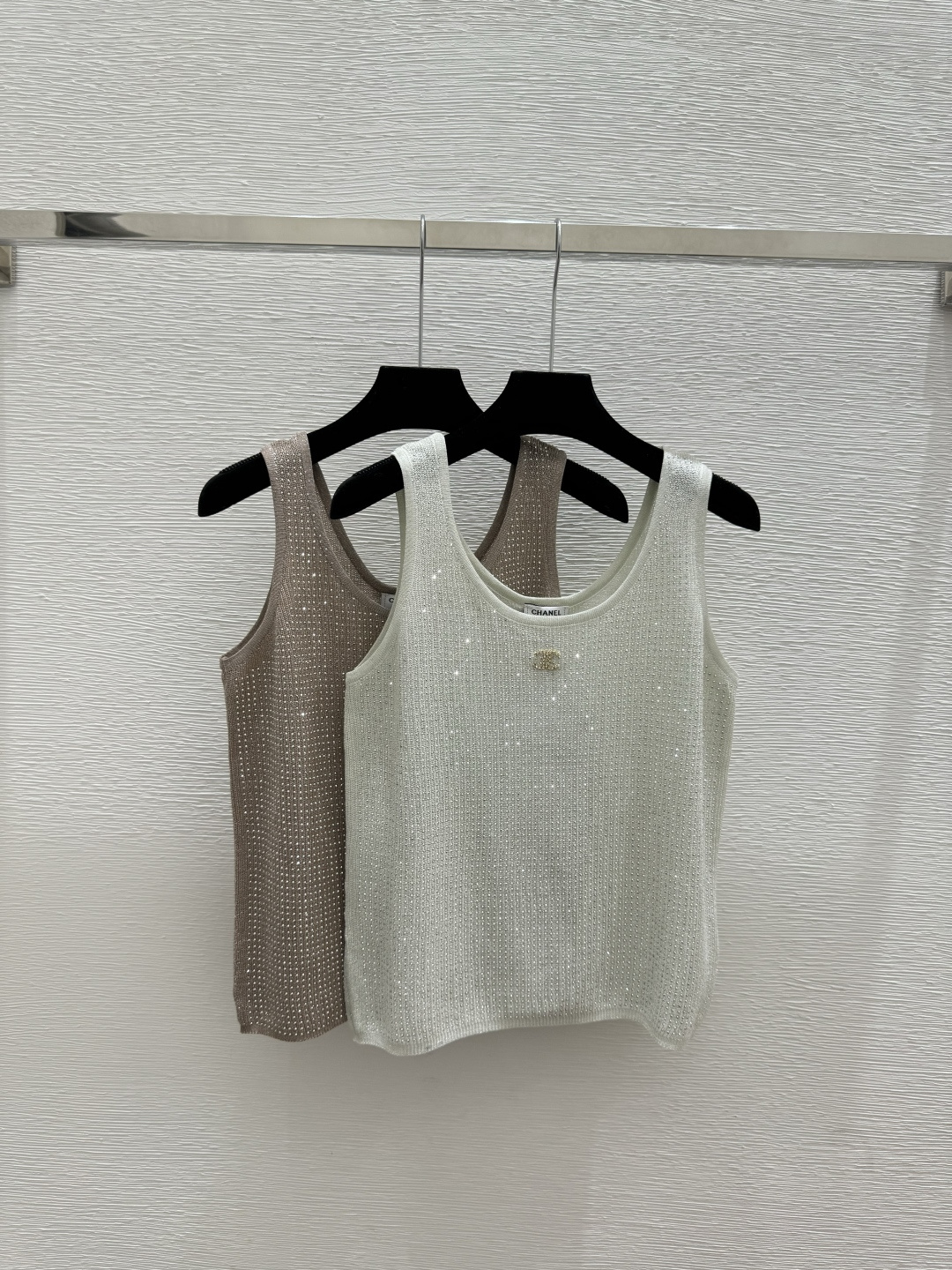 🆕CH家🆕 早春新款 纯色烫钻圆领针织背心颜色：绿色 卡其尺码：36.38.40