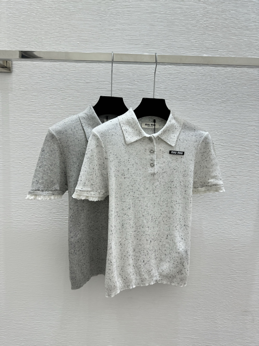 🆕M家🆕 早春新款 撞色点点翻领针织短袖颜色：白色 灰色尺码：36.38.40