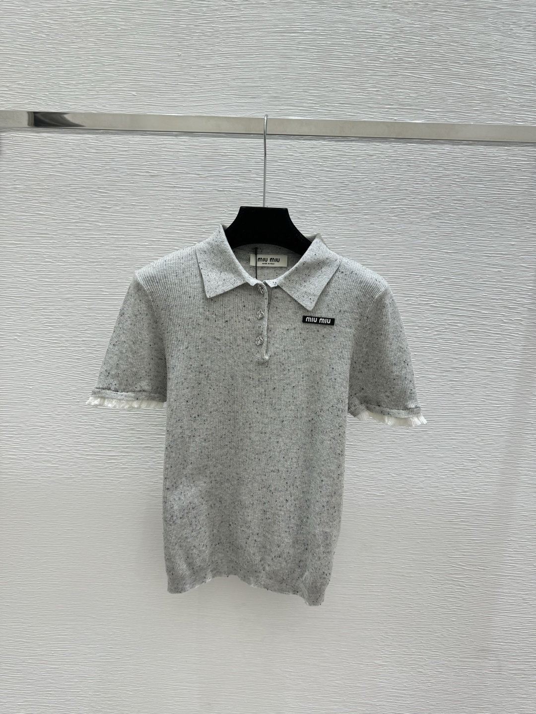 🆕M家🆕 早春新款 撞色点点翻领针织短袖颜色：白色 灰色尺码：36.38.40