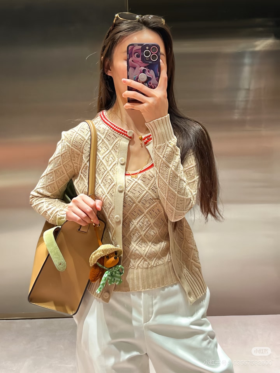 🆕F家🆕 春季新款 纯色菱格字母镂空圆领针织长袖开衫颜色：卡其尺码：36.38.40