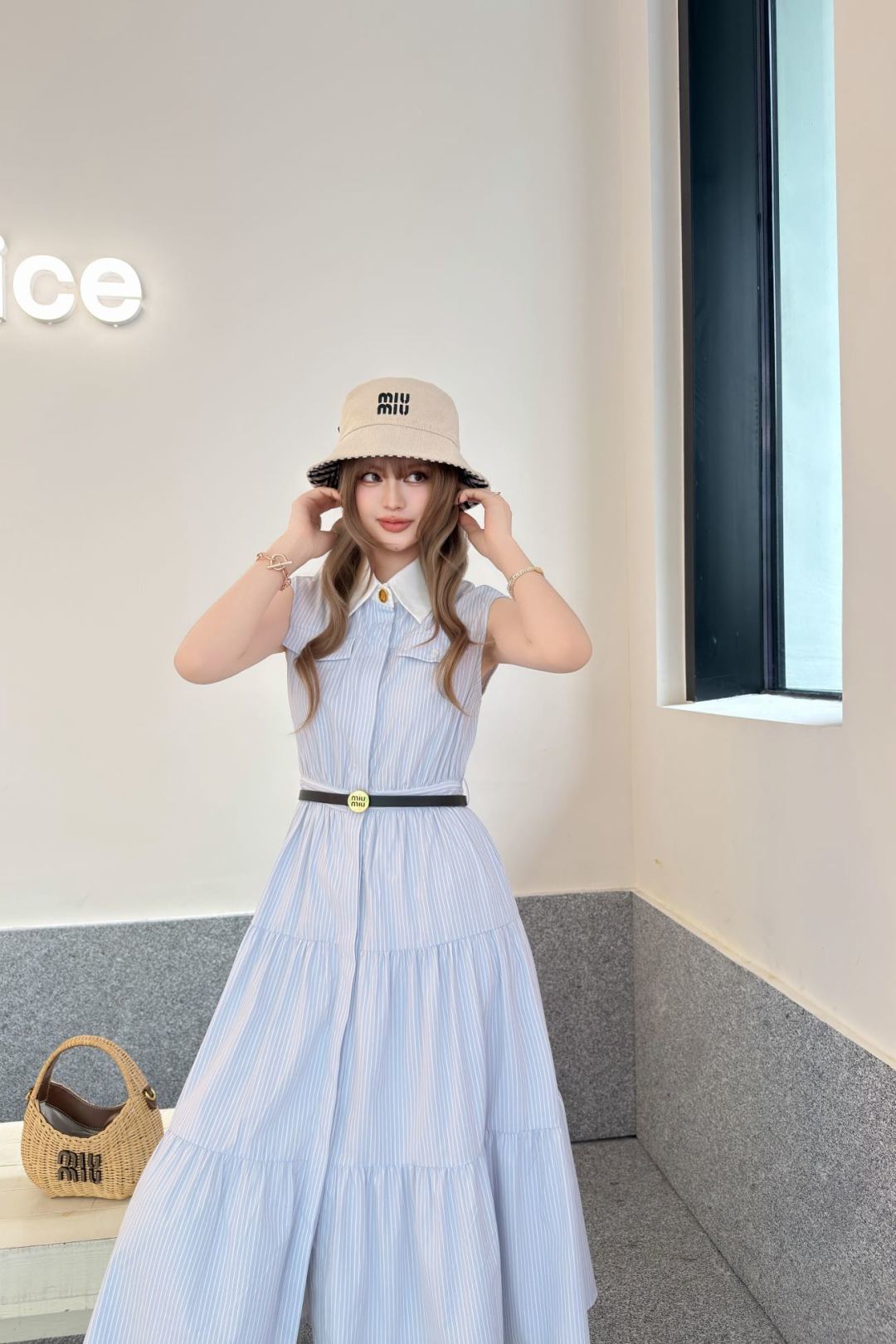 🆕M家🆕 早春新款 撞色翻领简约背心裙颜色：蓝色尺码：36.38.40