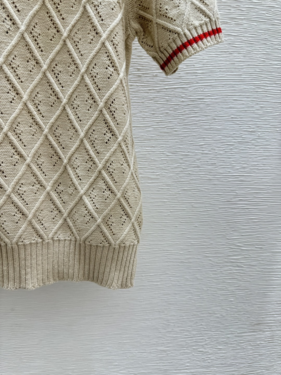 🆕F家🆕 早春新款 纯色菱格字母镂空圆领针织短袖颜色：卡其尺码：36.38.40