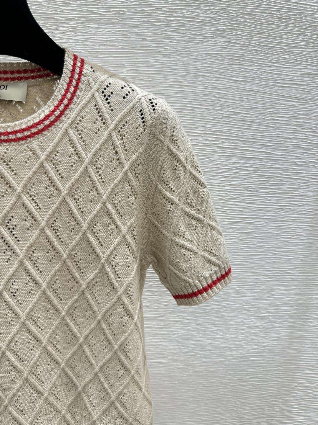 🆕F家🆕 早春新款 纯色菱格字母镂空圆领针织短袖颜色：卡其尺码：36.38.40