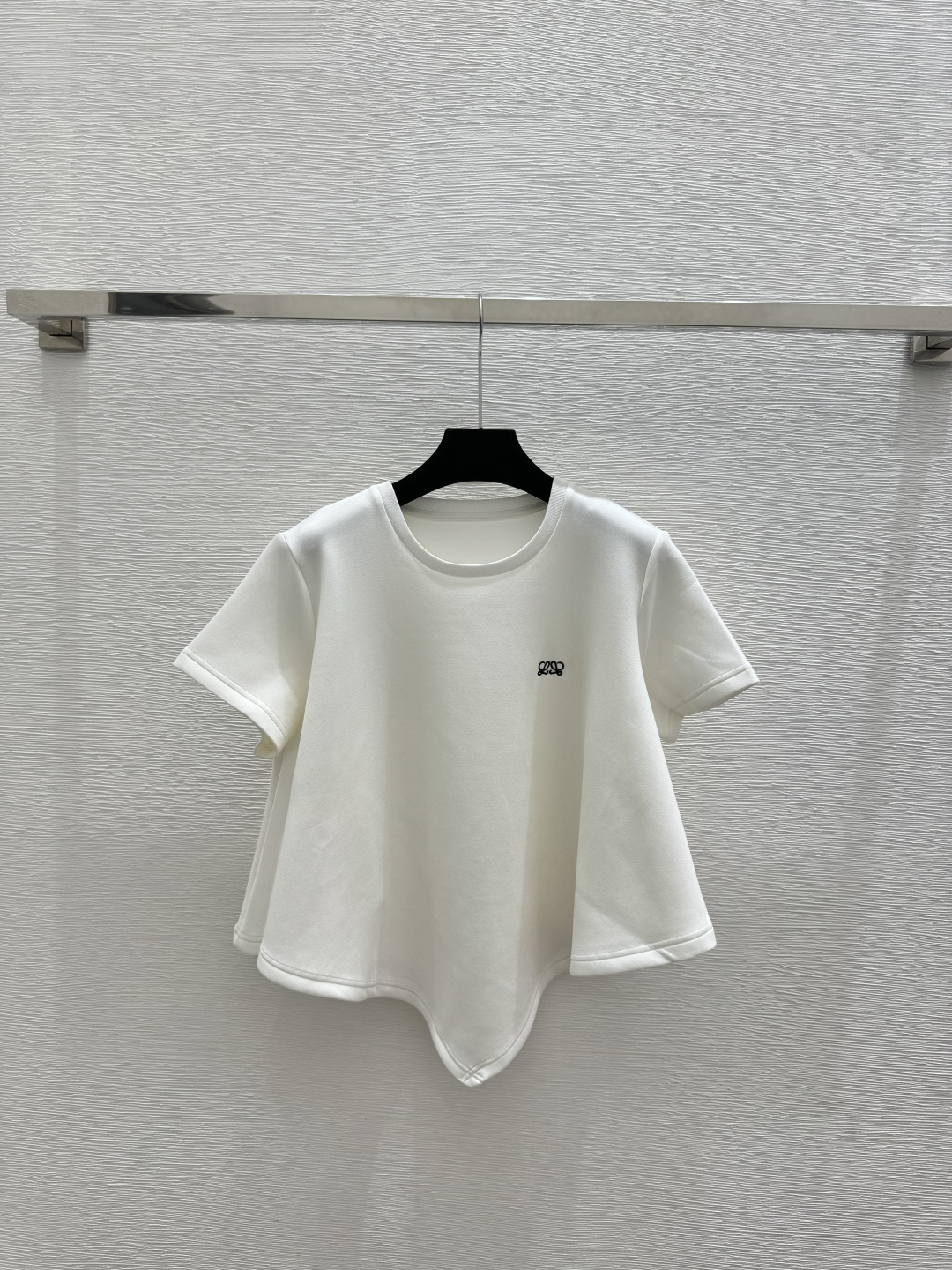 🆕LO家🆕 早春新款 纯色简约圆领短袖颜色：白色 黑色尺码：36.38.40