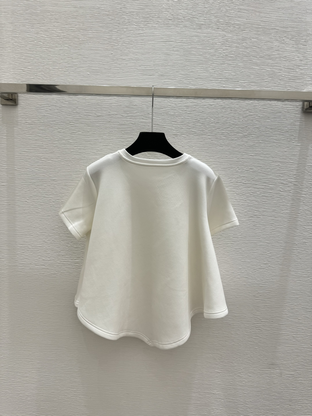 🆕LO家🆕 早春新款 纯色简约圆领短袖颜色：白色 黑色尺码：36.38.40